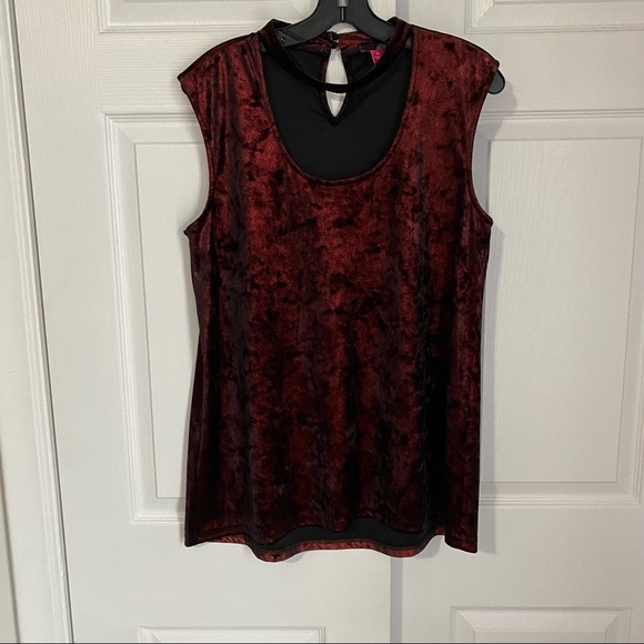 VINCE CAMUTO RED METALLIC CRUSHED VELVET CHOKER TANK TOP - Picture 2 of 9